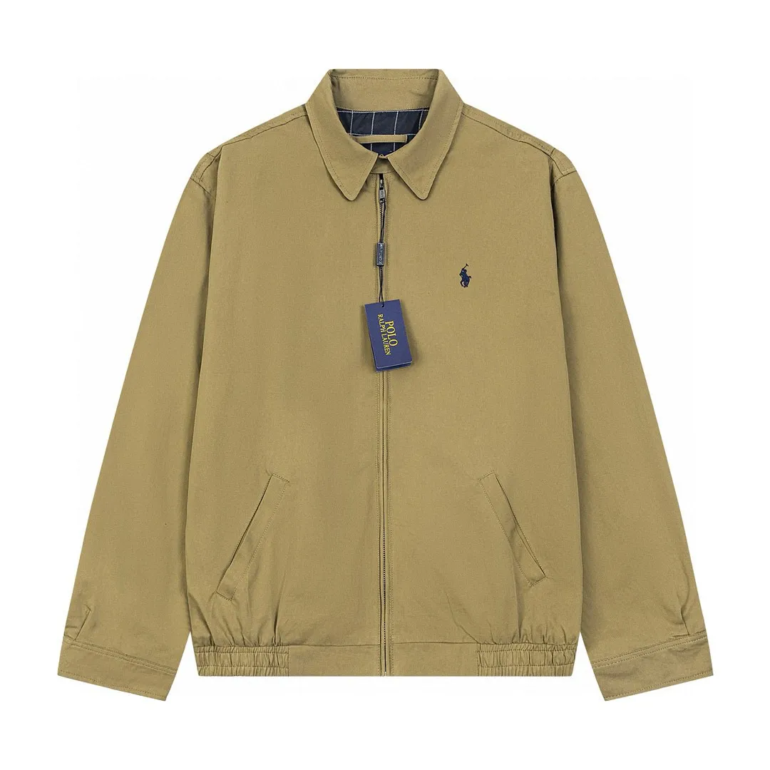 P300 model number: G317 Ralph Lauren's new 24ss classic embroidered logo lapel executive zipper jacket for both men and women. 1️⃣Selected from high-quality original developed pure cotton fabric, with customized plaid lining inside, the overall wear effect is very soft and comfortable. 2️⃣The workmanship details are perfectly controlled, with exquisite small logo embroidery on the chest, and the unique design style of splicing technology is used on the dropped shoulders to highlight your personality! The version is simple but not simple! 3️⃣ Complete with tag accessories, unisex design, and a very versatile jacket for men and women!  Color: black, navy blue, khaki Size: S, M, L, XL